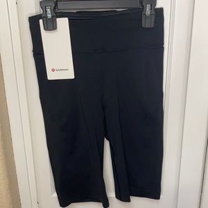 Lululemon on pace short HR 10” black